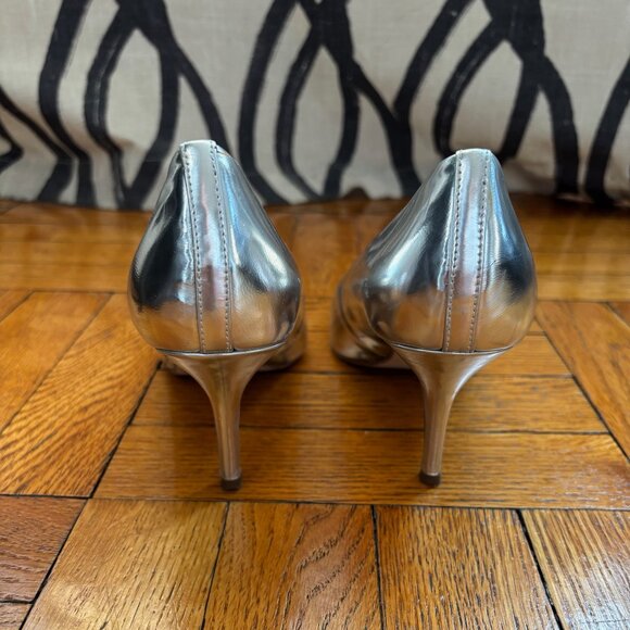 C WONDER | Silver Specchio Pointed Toe Pump | Size 7 - Picture 4 of 10